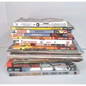 Comic & Graphic Novel Lot 30+ DC Marvel Indie Superman Predator Batman Harley